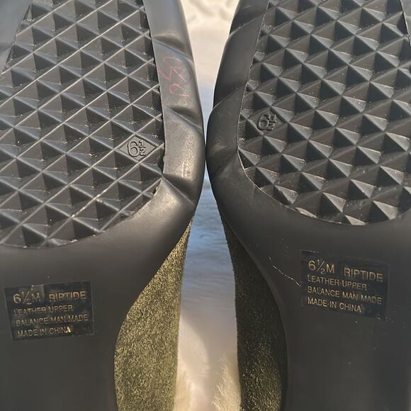 Aerosoles  Green Slip on Leather/Suede Mule Shoes (Size 6.5M) - Picture 11 of 11